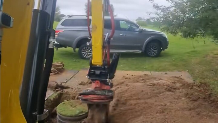 “Let me show you a special skill—fixing a sewer in just 5 minutes!”