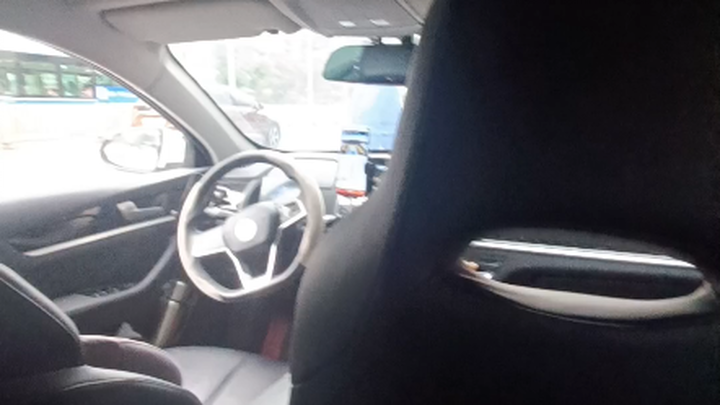 尼玛打了辆王者荣耀痛车滴滴 开一半司机下车干架了