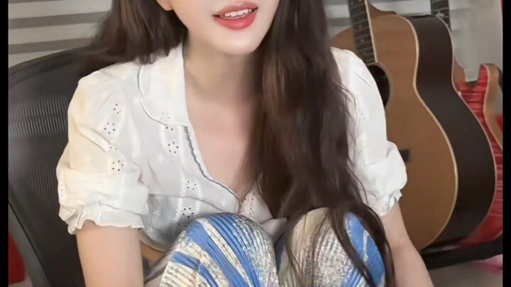 วังxiaoyu :โต๊ะยังคงมีรูปถ่ายในอดีต王小草:桌上还留着过去的照片