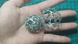 Karbon 60 tetapi staples terbuat dari dua bola kecil dengan staples