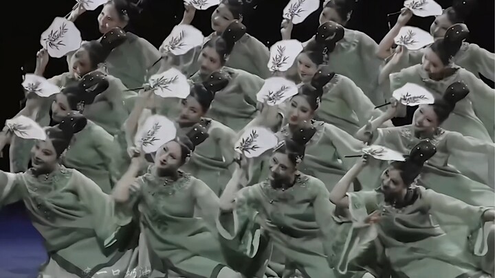 “清风徐来,花自盛开”