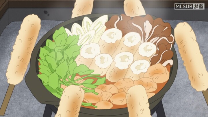 【蜡笔小新】晚餐煮热腾腾的火锅和烤麻糬棒，一家人围在一起吃饭的感觉太幸福了