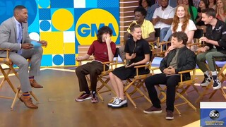 اجتمع طاقم مسلسل "Stranger Things" لمناقشة الموسم الثالث