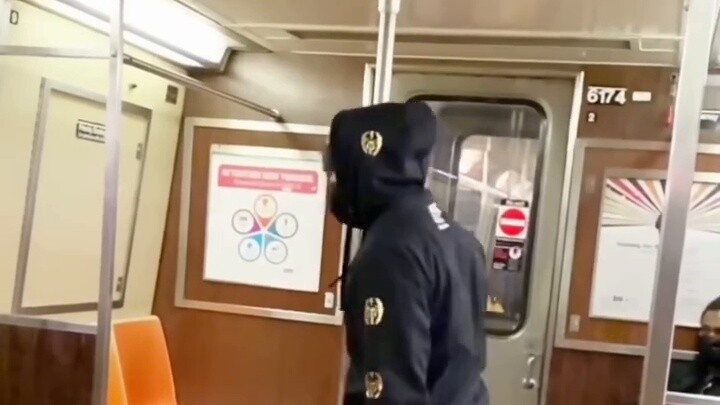 การเดินสำรวจอวกาศใต้ดิน