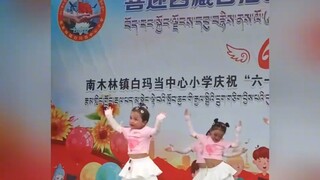 西藏那位天赋异禀的小女孩的完整版舞蹈来了，节奏感太强了！