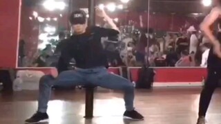 [Rikimaru] Rikimaru's hot dance in the red house is so amazing