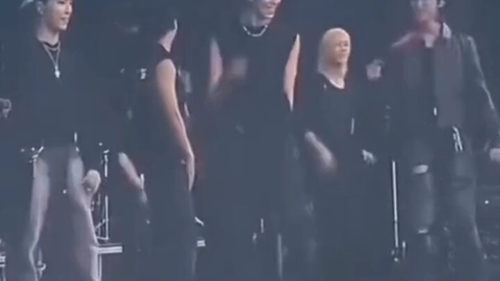 【SEVENTEEN】Those Little Stage Mishaps from Years Past—The Last One Became a Classic