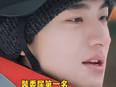 Wang Yuwen looks as flustered as a man.