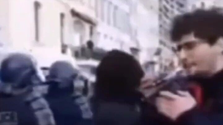 Polisi: Kalau kamu terus begini, aku akan menelepon 911!