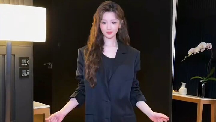 Mao Xiaotong | Not a judge, but a Latin dancer herself—let’s just take it easy while the Latin judge