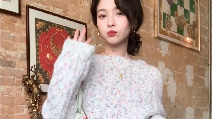 I’ve been saving up some Christmas outfit ideas—come in and help me pick between these two!