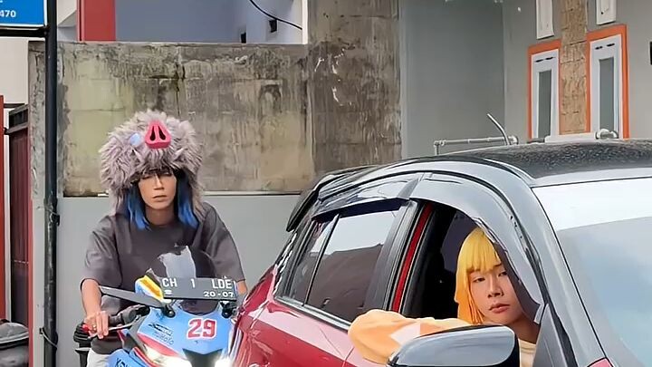 COSPLAY ANIME| main di jalan raya