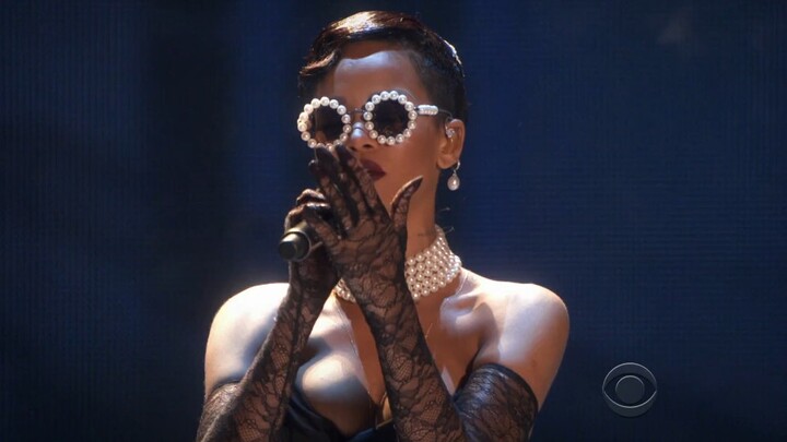 [Ultimate Quality] Collector’s Edition: Rihanna, the Stunning Goddess with an Overwhelming Presence