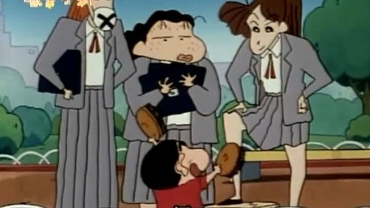 Afraid the big sister is having it too good, so I found her a chore to do.