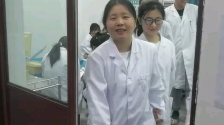 Sejak standar ini diterapkan, jumlah teman yang ngecek kartu makan saya jelas berkurang.