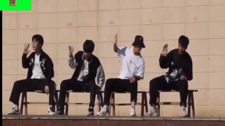 The graduating male high school student covered Zhang Yixing's dance at school... Veil