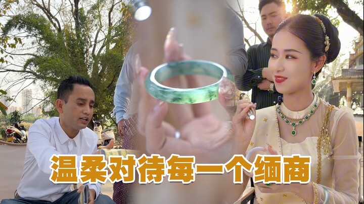 Nhận một món hàng mà cảm giác như cả người bị kiến bò, hóa ra là tài khoản nhỏ không kham nổi tài kh