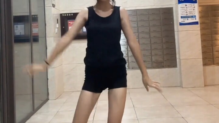 Hanya rutinitas sehari-hari para mahasiswa tari, kok.