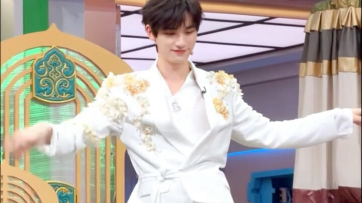 Ding Chengxin menari dengan sangat enerjik lagu cha "Lemon Fork + Angel + Sugar on My Tongue + Crisp