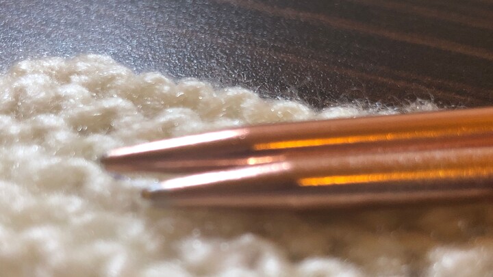 [Beginner’s Guide to Western Knitting 01] Knit a Scarf from Scratch! An American-Expat Girl Teaches 