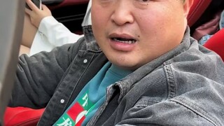 ليلي تُقبض عليها على الهواء مباشرة وهي تقود سيارة فاخرة وتغازل النساء بفجور