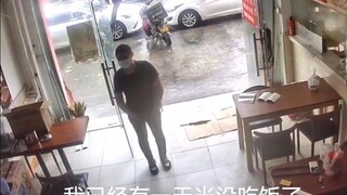 الطفل يعزم على مغادرة مسقط رأسه.