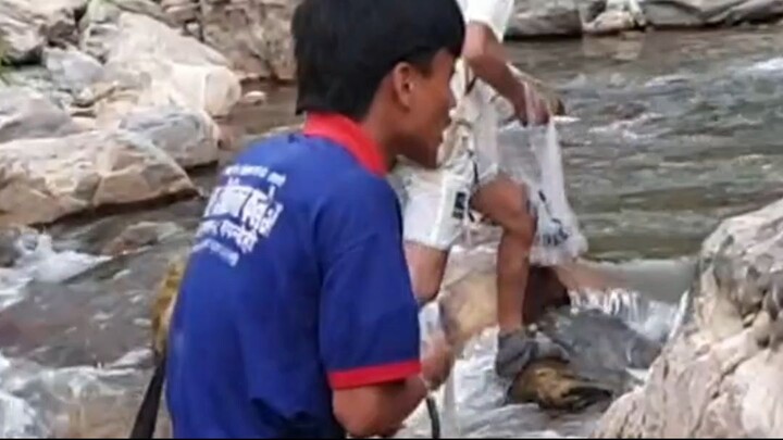 cast net fishing in Nepal |