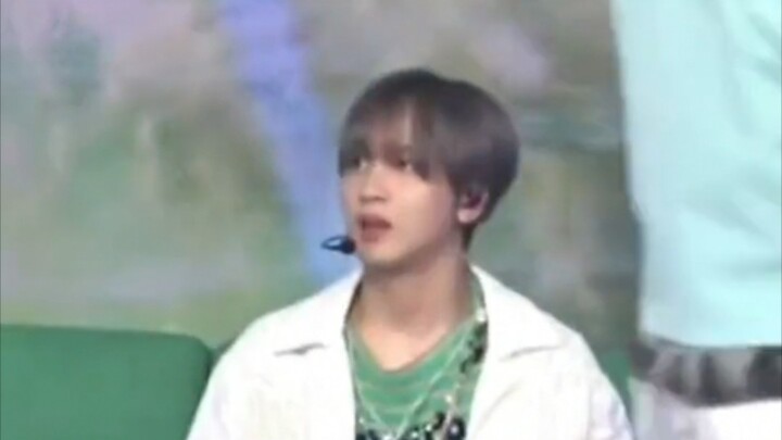 [Chan-jun/Searching] So this is the look you’ve been giving him, waiting for him to finally fall int