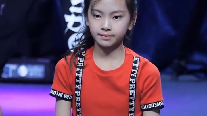 Hoàn toàn hiểu lời của Min Hee-jin năm xưa: trước khi debut, rất nhiều công ty đều tranh nhau muốn c