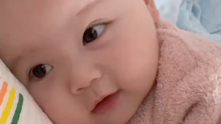 It’s winter—does anyone *not* have a little cutie snuggled up in their bed?