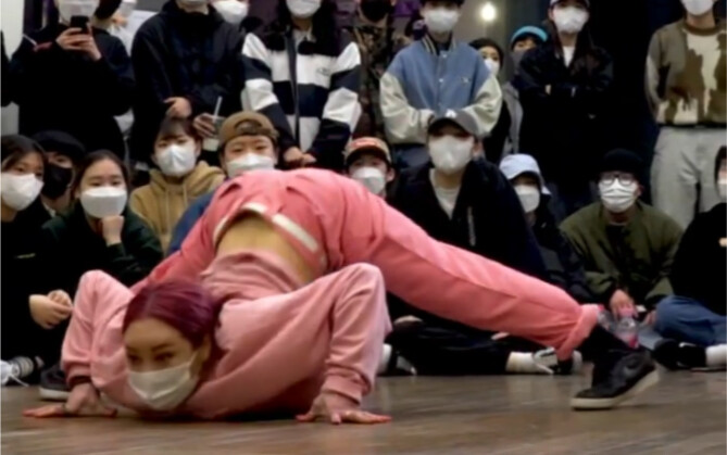 This style of hip-hop is very perverted! But I love it! It's too addictive