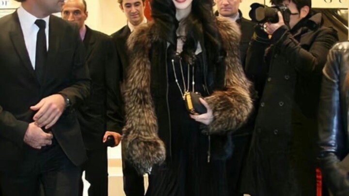 “Come on, she’s a red-carpet queen who can totally hold her own alongside top Western stars!!”