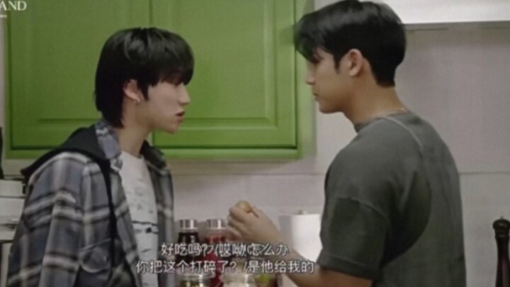 【คุยปา๋】เสี่ยวปา๋: “คุณผูกผ้ากันเปื้อนกลับด้าน ตาคุณก็กลับด้านเหมือนกันรึไง?” จี๋หมี่คุยทำตัวเหมือนล