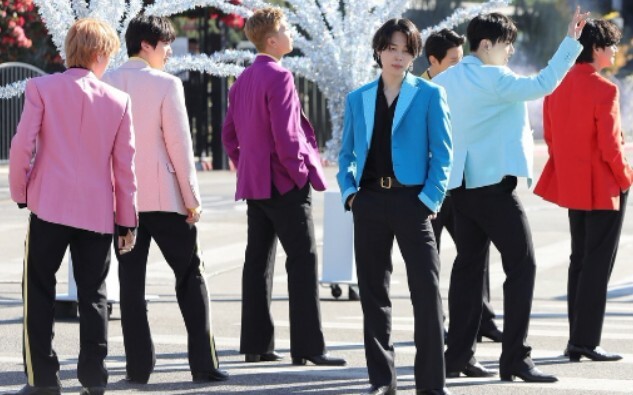 [BTS] 211123 Street Flash Mob Challenge: Dynamite Street Performance!