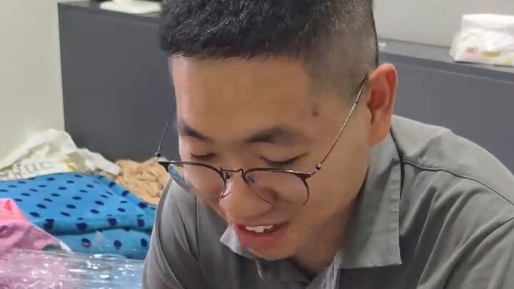 The half-paralyzed Niu Gundam was unboxed, but it was leaking oil...