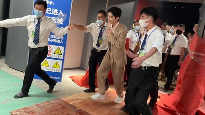 [肖战 | Asian Games Backstage] Xiao Ge’s profile is absolutely jaw-dropping!