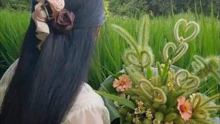 Bó hoa hình đuôi chó, cuộc sống cần có chút thi vị, nhanh tag người ấy để họ làm cho bạn đi!