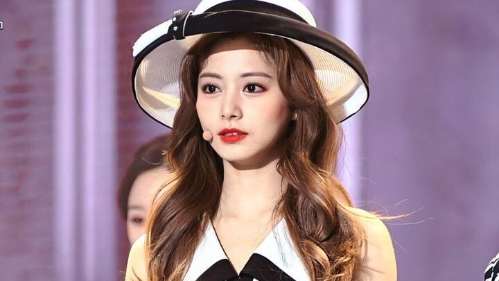 Xem xong màn trình diễn này là hiểu vì sao Tzuyu được mệnh danh là “Nguyên Phi của Kpop”, nhan sắc c