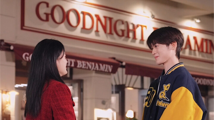 ผู้ชายหล่อแบบนี้กำลังคุยอยู่กับใครกันนะ?