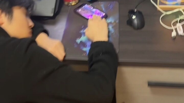 Hả? Còn có thể chơi kiểu này à?