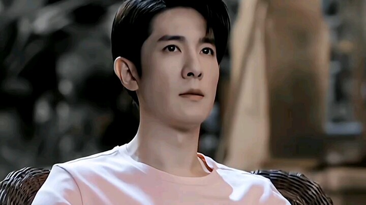 “คุณเฮยเหมือนกับกำลังโอ๋เด็กน้อยให้เสี่ยวฮวาอย่าไปวิ่งเล่นซนเลยนะ แล้วเสี่ยวฮวาก็เชื่อฟังคุณเฮยอย่าง