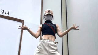 舞蹈其实很性感但是，我就站在那里一动不动就很金刚芭比了…编舞来源于-橙子编舞