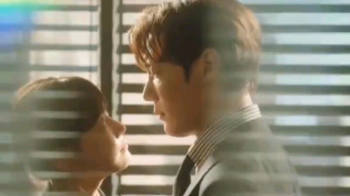 When he falls FIRST !! 😹💗