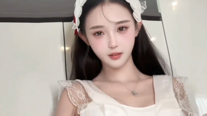 [No. 321: Wanwan] Both Innocent and Seductive — “Collecting All the Beautiful Girls Online” Project