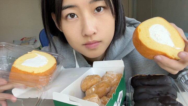 Tasting the legendary line-up king, Guang Lian Shen—it’s actually pretty good...