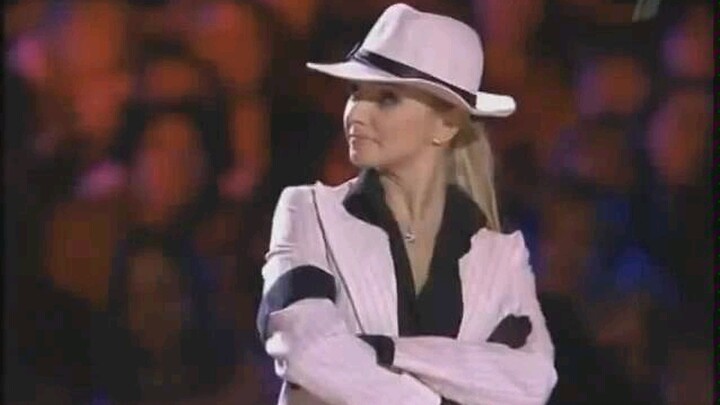Các vũ công trượt băng biểu diễn Smooth criminal_2007