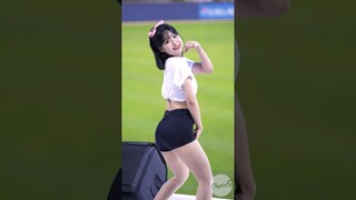 라인에 기립근까지 미친 최홍라 치어리더 직캠 Choi Hong-Ra Cheerleader