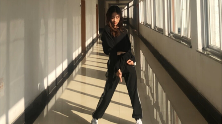 [Kim Taeyeon] Sparkling Goda's Cover Dance Kim Taeyeon Spark - On the Awkwardness of Lip-synching