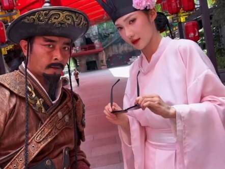 สองซุปตาร์ดังแห่งซงเฉิงหางโจวร่วมถ่ายทำวิดีโอเต้นด้วยกัน