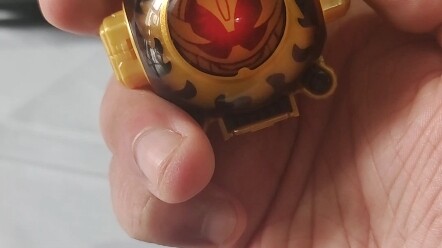 After so many years, the eye soul can't be linked with the bracelet. I'm really impressed. Kamen Rid